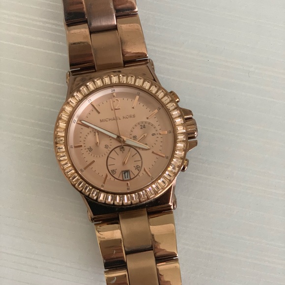 Michael Kors rose gold watch - Picture 2 of 6